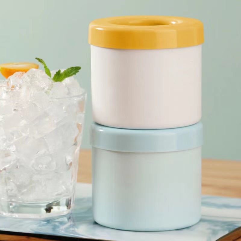 Silicone Ice Cube Maker Cup with Lid