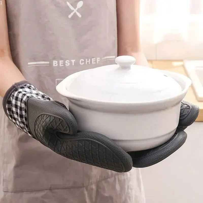 Heat-Resistant Oven Gloves with Grip