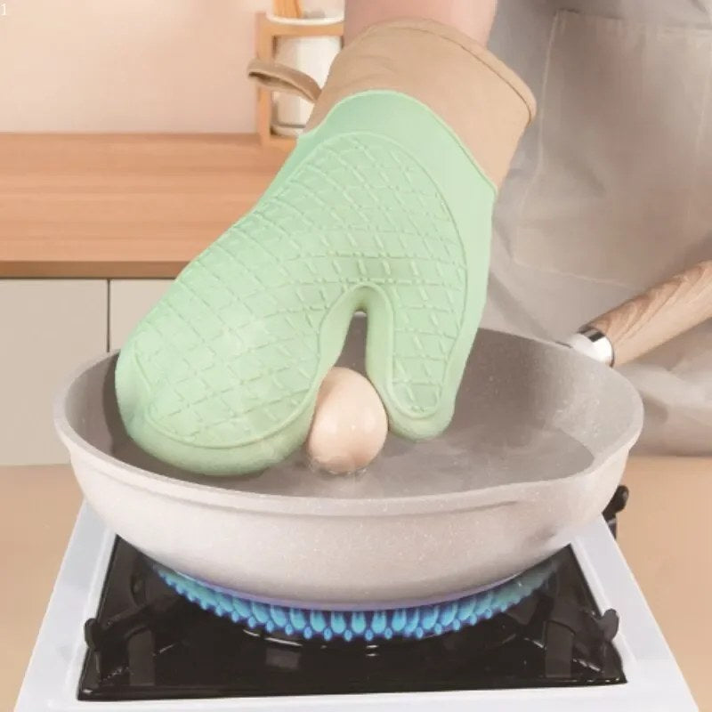 Heat-Resistant Oven Gloves with Grip