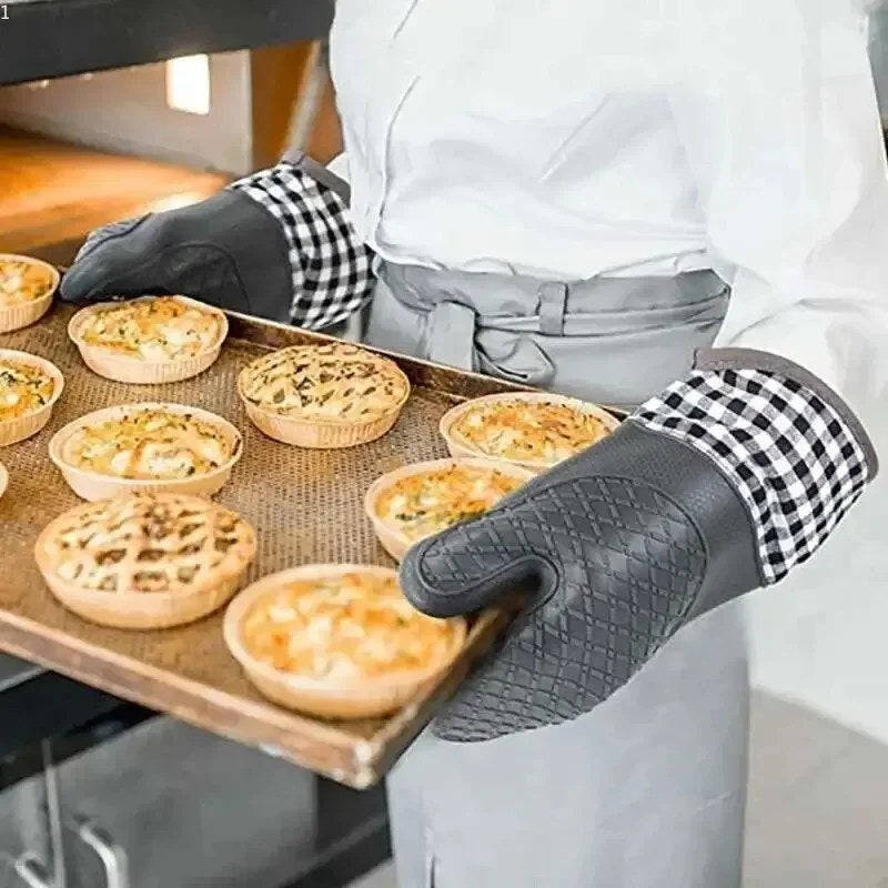 Heat-Resistant Oven Gloves with Grip