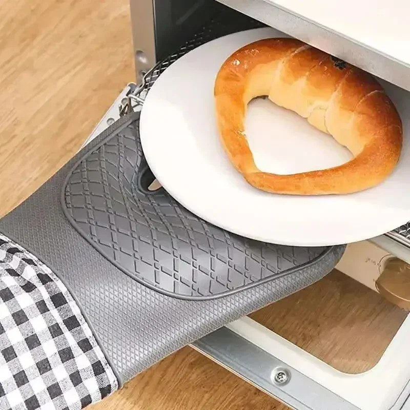 Heat-Resistant Oven Gloves with Grip